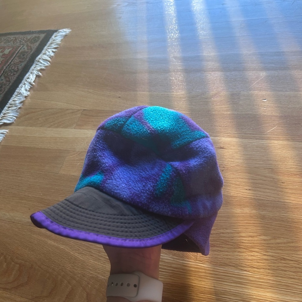 Patagonia vintage Purple and Teal gargoyle print Synchilla fleece duckbill Hat M
